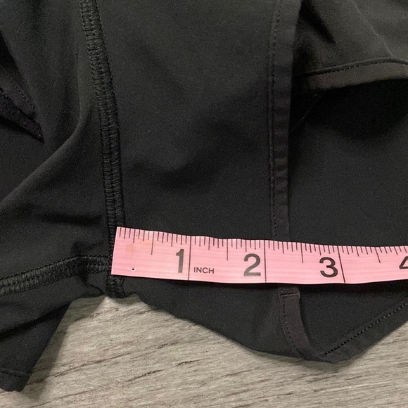 Lululemon Hotty Hot Short II *2.5"
Black Sz 8 - Picture 15 of 15
